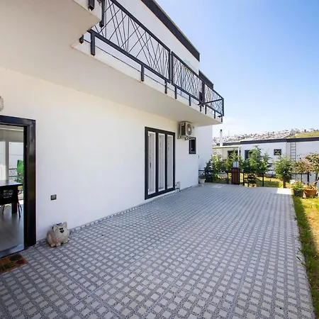 Unique House With Backyard And Walking Distance To The In Bodrum, Mugla Διαμέρισμα *