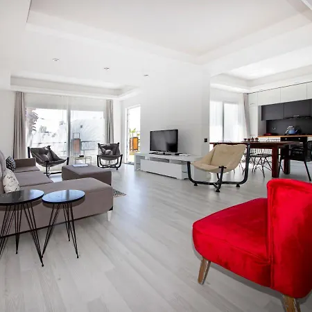 Unique House With Backyard And Walking Distance To The In Bodrum, Mugla *
