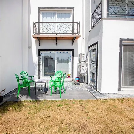 Unique House With Backyard And Walking Distance To The In Bodrum, Mugla *