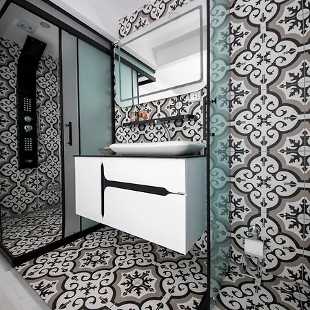 Unique House With Backyard And Walking Distance To The In Bodrum, Mugla Apartmán *
